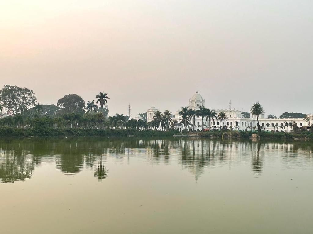 Veda Home'S Agartala Eksteriør bilde